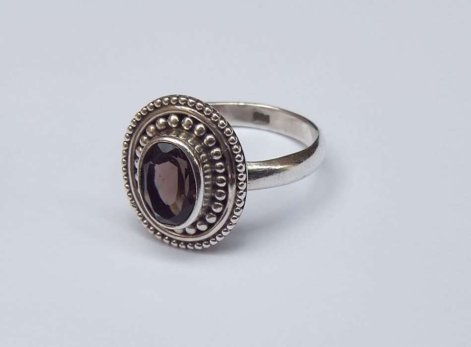 A STYLISH SOLID STERLING SILVER RING SET WITH A TOPAZ COLORED STONE !! FULLY STAMPED AND TESTED !!