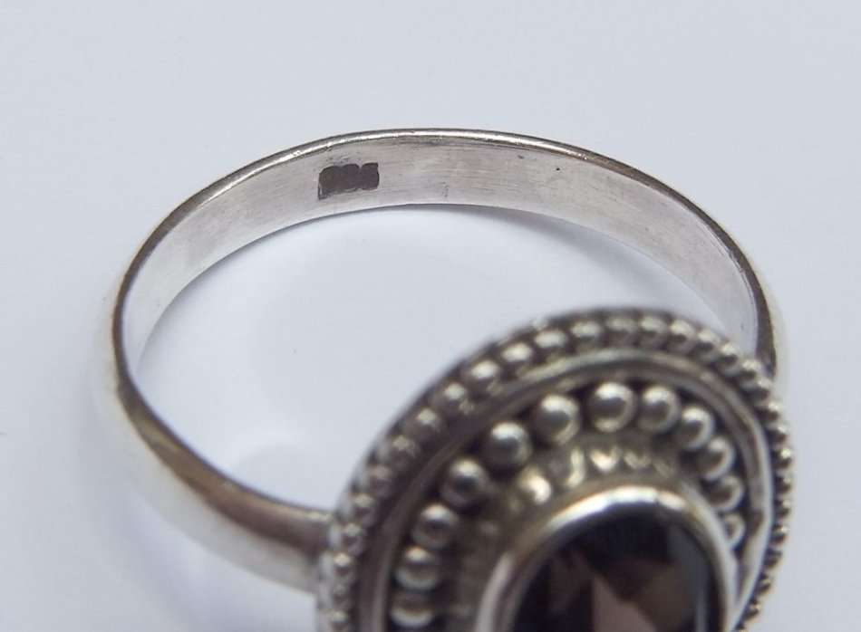 A STYLISH SOLID STERLING SILVER RING SET WITH A TOPAZ COLORED STONE !! FULLY STAMPED AND TESTED !!