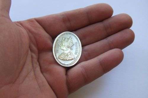 A MARVELOUS SOLID .999 FINE SILVER ` VICTORIA EXPRESS ` 10 GRAM INGOT / TOKEN FOR THE INVESTOR !!