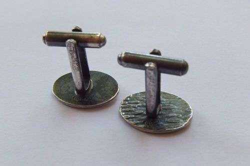 A TOTALLY COOL PAIR OF SOLID SILVER CUFFLINKS WITH BUFFALO MOTIF !! STRONG QUALITY !! FREE COMBINING