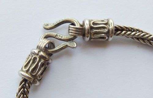 A SUPERB QUALITY SOLID STERLING SILVER BRACELET WITH STRONG UNIQUE S CLASP !! EXCELLENT CONDITION !!