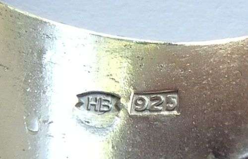 A BEAUTIFUL HIGH QUALITY SOLID STERLING SILVER DESIGNER RING WITH A FACETED BAGUETTE CUT SAPPHIRE !!