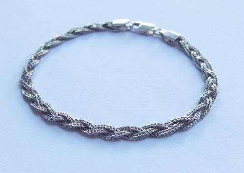 A GORGEOUS WOVEN STYLE SOLID ITALIAN STERLING SILVER BRACELET WITH STRONG CLASP !! WOW !!