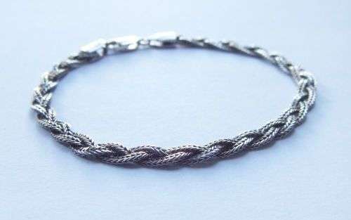 A GORGEOUS WOVEN STYLE SOLID ITALIAN STERLING SILVER BRACELET WITH STRONG CLASP !! WOW !!