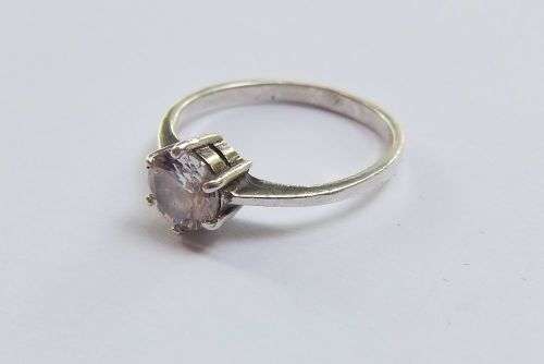 A TIMELESS GENUINE STERLING SILVER RING SET WITH A SINGLE FACETED CZ STONE !! FULLY TESTED !!