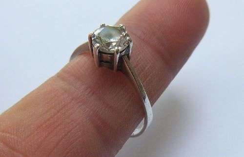 A TIMELESS GENUINE STERLING SILVER RING SET WITH A SINGLE FACETED CZ STONE !! FULLY TESTED !!