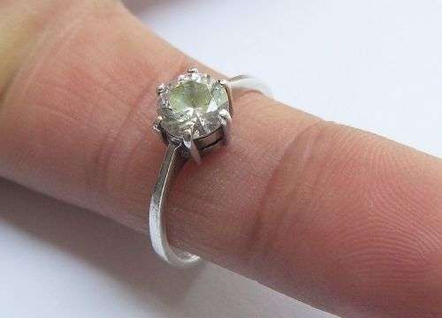 A TIMELESS GENUINE STERLING SILVER RING SET WITH A SINGLE FACETED CZ STONE !! FULLY TESTED !!