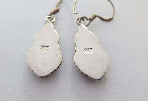 A STYLISH PAIR OF SOLID STERLING SILVER EARRINGS WITH BLACK HEART INSETS AND MOTHER OF PEARL !! WOW