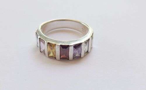 A VERY STYLISH QUALITY SOLID STERLING SILVER RING SET WITH GORGEOUS MULTI COLORED FACETED STONES !!