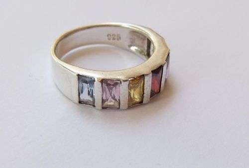 A VERY STYLISH QUALITY SOLID STERLING SILVER RING SET WITH GORGEOUS MULTI COLORED FACETED STONES !!