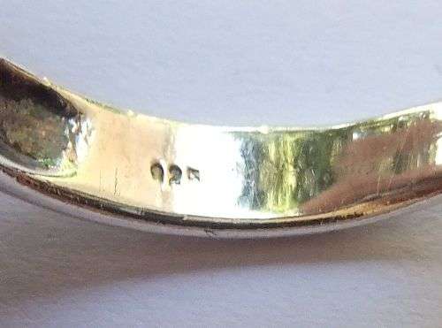 A FABULOUS HIGH QUALITY SOLID STERLING SILVER RING SET WITH A FACETED CZ STONE !! FULLY TESTED !!