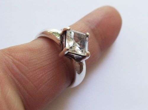 A FABULOUS HIGH QUALITY SOLID STERLING SILVER RING SET WITH A FACETED CZ STONE !! FULLY TESTED !!