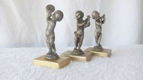 LOOK !! AN ADORABLE SET OF THREE PEWTER TYPE METAL CHERUBS ON METAL PLINTHS !! MUSICAL VIBES !!