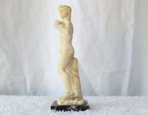 GENUINE SANTINI !! THE SMALLEST RESIN DAVID STATUE BY A.SANTINI OF ITALY ON A MARBLE LOOK BASE !!