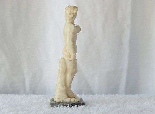 GENUINE SANTINI !! THE SMALLEST RESIN DAVID STATUE BY A.SANTINI OF ITALY ON A MARBLE LOOK BASE !!