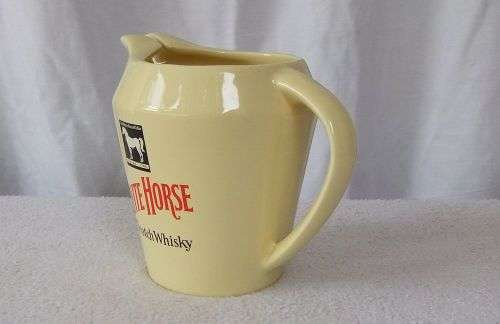 R1 START !! A VINTAGE WHITE HORSE SCOTCH WHISKY ADVERTISING PUB WATER JUG BY WADE ENGLAND