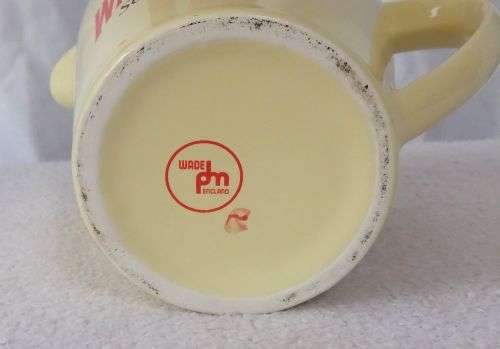 R1 START !! A VINTAGE WHITE HORSE SCOTCH WHISKY ADVERTISING PUB WATER JUG BY WADE ENGLAND