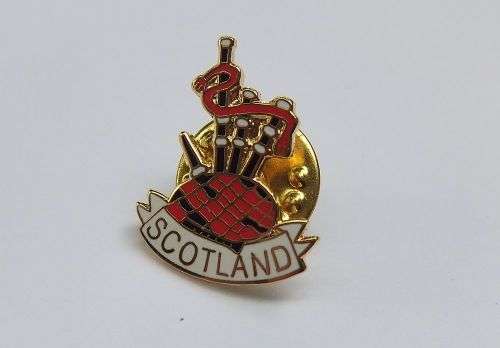 VINTAGE BADGE / TOURIST BADGE - SCOTLAND