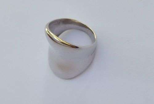 WOW !! A STUNNING WIDE SOLID STERLING SILVER ITALIAN DESIGNER RING IN EXCELLENT CONDITION !! STAMPED