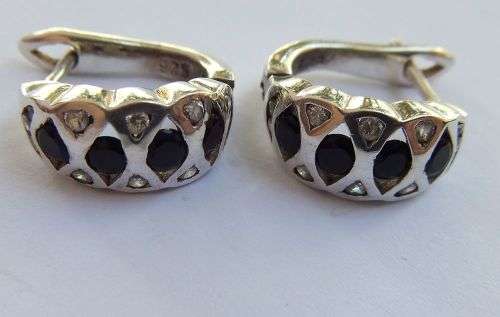 A QUALITY HIGH CLASS SOLID STERLING SILVER HINGED PAIR OF EARRINGS SET WITH DARK AND CLEAR STONES !!