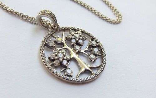 HIGH VALUE !! AN ORIGINAL PANDORA DESIGNER STERLING SILVER NECKLACE WITH TREE OF LIFE PENDANT !!