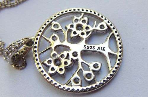 HIGH VALUE !! AN ORIGINAL PANDORA DESIGNER STERLING SILVER NECKLACE WITH TREE OF LIFE PENDANT !!