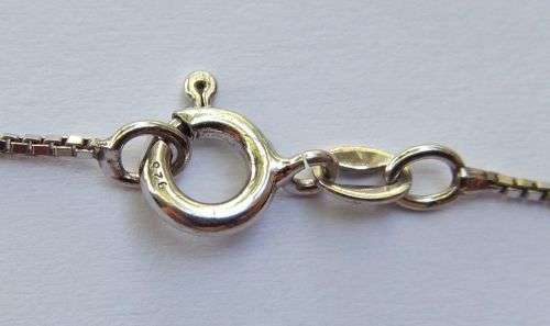 WOW !! A VERY STYLISH SOLID STERLING SILVER PENDANT SET WITH A GENUINE MABE PEARL PLUS NECKLACE !!