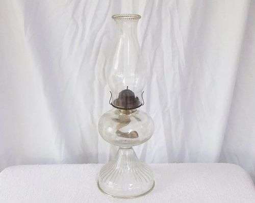 A BEAUTIFUL OLD / ANTIQUE GLASS OIL LAMP MADE BY P & A MNF CO CONNECTICUT U.S.A