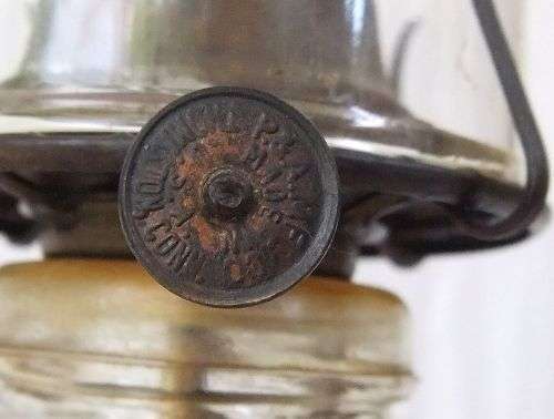 A BEAUTIFUL OLD / ANTIQUE GLASS OIL LAMP MADE BY P & A MNF CO CONNECTICUT U.S.A