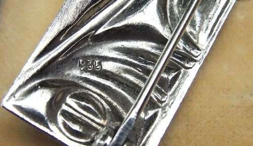 A GORGEOUS VINTAGE SOLID 935 SILVER BROOCH SET WITH MARCASITE AND A GENUINE PEARL !! PLUS BOX !!