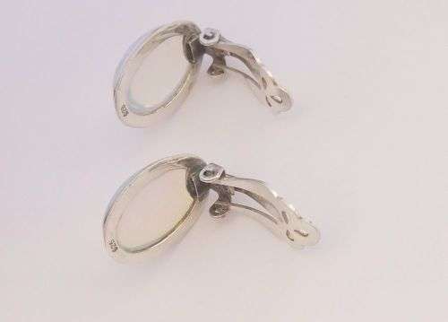 A STUNNING PAIR OF STERLING SILVER CLIP ON EARRINGS SET WITH CABOCHON CHALCEDONY GEMSTONES !! WOW !!