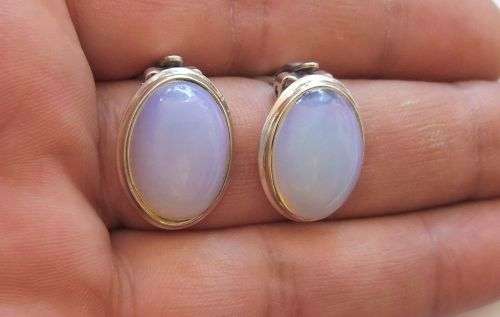 A STUNNING PAIR OF STERLING SILVER CLIP ON EARRINGS SET WITH CABOCHON CHALCEDONY GEMSTONES !! WOW !!