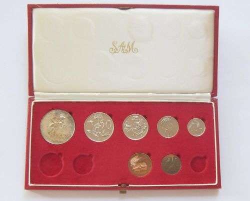 AN INCOMPLETE 1978 PROOF COIN SET BUT WITH THE SILVER R1 COIN - ALL PROOF - UNCIRCULATED