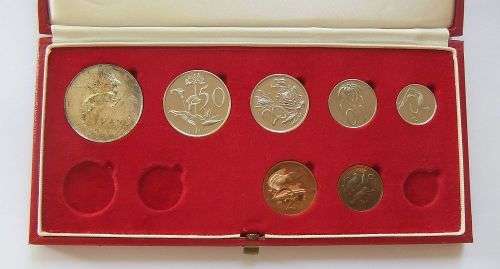 AN INCOMPLETE 1978 PROOF COIN SET BUT WITH THE SILVER R1 COIN - ALL PROOF - UNCIRCULATED