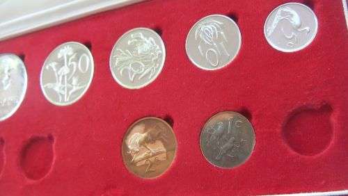 AN INCOMPLETE 1978 PROOF COIN SET BUT WITH THE SILVER R1 COIN - ALL PROOF - UNCIRCULATED