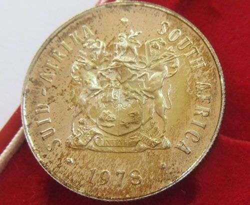 AN INCOMPLETE 1978 PROOF COIN SET BUT WITH THE SILVER R1 COIN - ALL PROOF - UNCIRCULATED