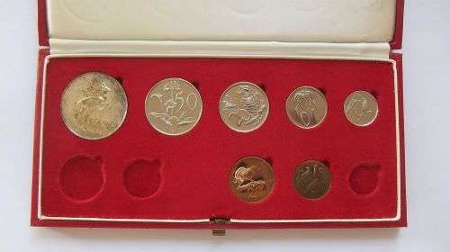 AN INCOMPLETE 1978 PROOF COIN SET BUT WITH THE SILVER R1 COIN - ALL PROOF - UNCIRCULATED