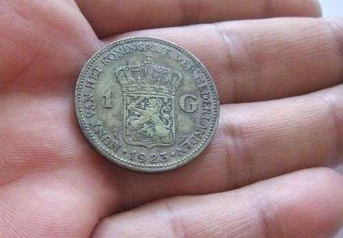 HAPPY 100TH BIRTHDAY !! AN ANTIQUE 90% SILVER NETHERLANDS 1923 ONE GUILDEN COIN IN GOOD CONDITION