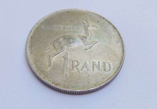 AN AWESOME VINTAGE SOLID SILVER 1966 SOUTH AFRICAN R1 COIN IN WELL PRESERVED CONDITION !! LOVE IT !!