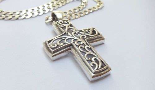 WOW !! WOW !! A SUPERIOR QUALITY SOLID STERLING SILVER NECKLACE WITH BIG STERLING SILVER CROSS !!