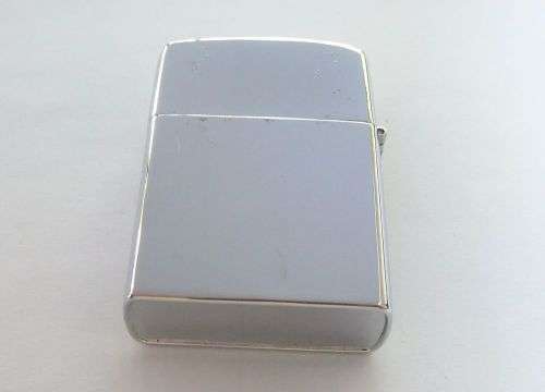AS NEW BUT VINTAGE !! A ROTHMANS AVIATION COLLECTION WINDPROOF LIGHTER !! FREE COMBINING !!