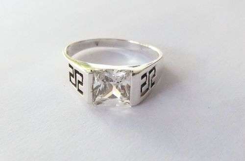 A SUPERB QUALITY SOLID STERLING SILVER RING SET WITH A BEAUTIFULLY FACETED STONE !! MUST SEE !!