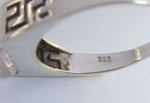 A SUPERB QUALITY SOLID STERLING SILVER RING SET WITH A BEAUTIFULLY FACETED STONE !! MUST SEE !!