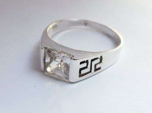 A SUPERB QUALITY SOLID STERLING SILVER RING SET WITH A BEAUTIFULLY FACETED STONE !! MUST SEE !!