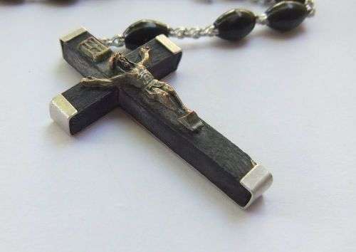 A STUNNING VINTAGE ITALIAN MADE HIGHLY DETAILED ROSARY - FITS OVER YOUR HEAD - FREE COMBINING !!