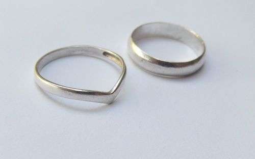 TO FILL THE GAPS !! A STERLING SILVER WEDDING BAND AND STERLING SILVER POINTER RING !! WIN BOTH !!