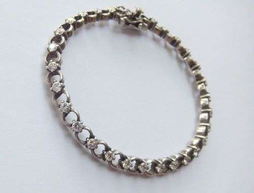 A CLASSY VINTAGE LOOK SOLID STERLING SILVER BRACELET WITH SAFETY CLASP AND FACETED STONES !! LOOK !!