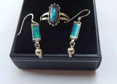 WOW !! A FABULOUS STERLING SILVER RING AND EARRINGS SET WITH OPAL LOOK INLAYS !! BID FOR ALL !!