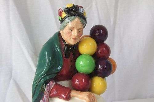ORIGINAL !! AN EARLY RARE ISSUE OF `THE OLD BALLOON SELLER` BY ROYAL DOULTON !! AWESOME VALUE !!