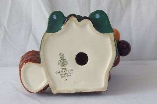 ORIGINAL !! AN EARLY RARE ISSUE OF `THE OLD BALLOON SELLER` BY ROYAL DOULTON !! AWESOME VALUE !!